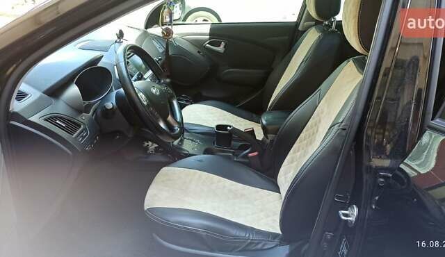 Черный Хендай их35, объемом двигателя 2 л и пробегом 162 тыс. км за 13850 $, фото 4 на Automoto.ua