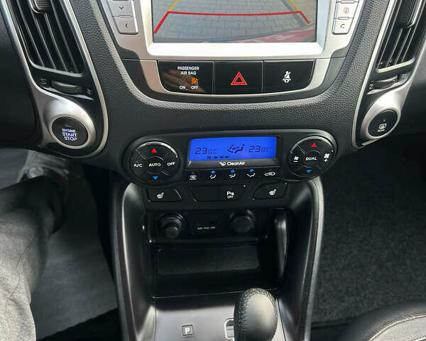 Черный Хендай их35, объемом двигателя 2 л и пробегом 202 тыс. км за 15700 $, фото 33 на Automoto.ua