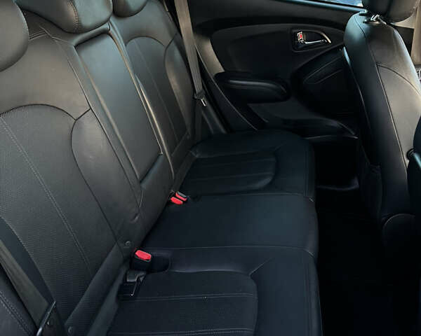 Черный Хендай их35, объемом двигателя 2 л и пробегом 213 тыс. км за 16500 $, фото 27 на Automoto.ua