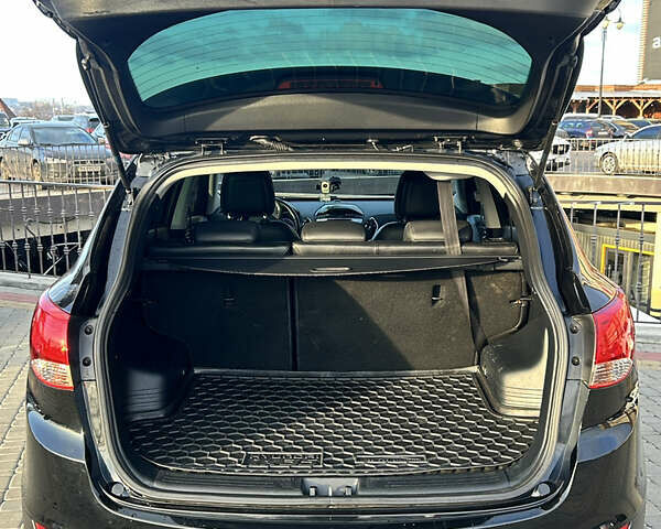 Чорний Хендай іх35, об'ємом двигуна 2 л та пробігом 241 тис. км за 14400 $, фото 18 на Automoto.ua