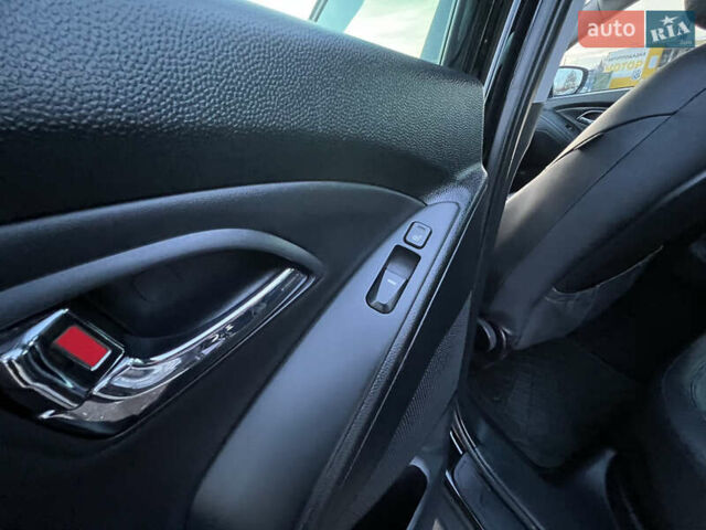 Черный Хендай их35, объемом двигателя 2 л и пробегом 213 тыс. км за 16500 $, фото 20 на Automoto.ua