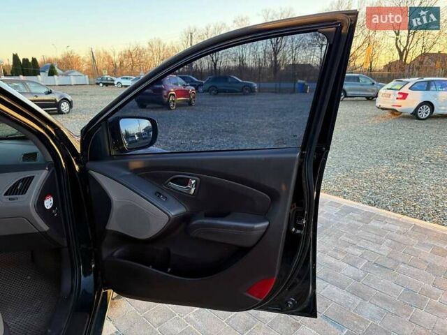 Черный Хендай их35, объемом двигателя 2 л и пробегом 178 тыс. км за 12699 $, фото 23 на Automoto.ua