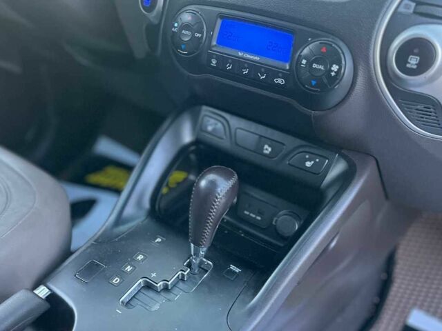 Чорний Хендай іх35, об'ємом двигуна 2 л та пробігом 178 тис. км за 13700 $, фото 14 на Automoto.ua