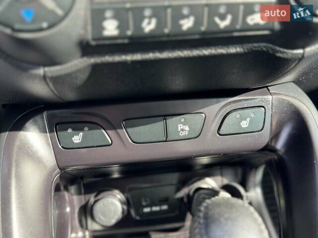 Черный Хендай их35, объемом двигателя 2 л и пробегом 162 тыс. км за 14200 $, фото 23 на Automoto.ua