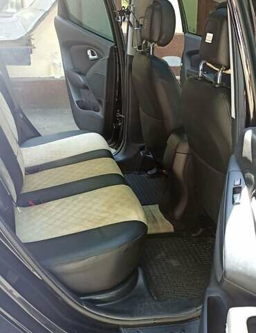 Черный Хендай их35, объемом двигателя 2 л и пробегом 162 тыс. км за 13850 $, фото 8 на Automoto.ua