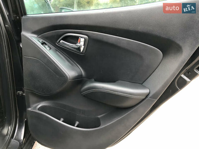 Черный Хендай их35, объемом двигателя 2 л и пробегом 178 тыс. км за 13999 $, фото 24 на Automoto.ua