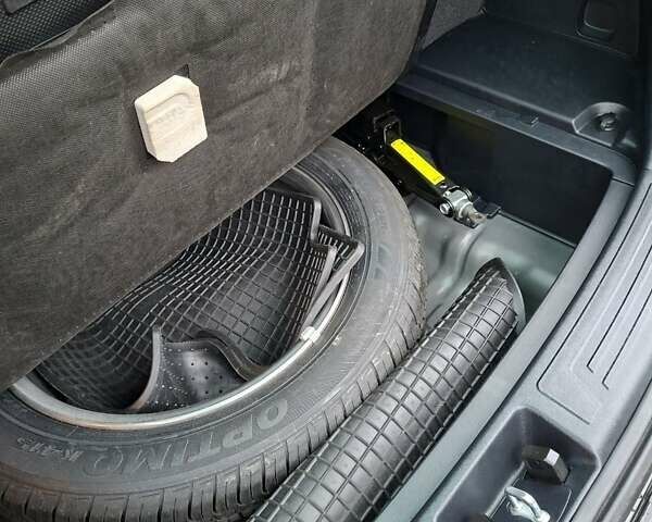 Черный Хендай их35, объемом двигателя 2 л и пробегом 237 тыс. км за 15600 $, фото 22 на Automoto.ua