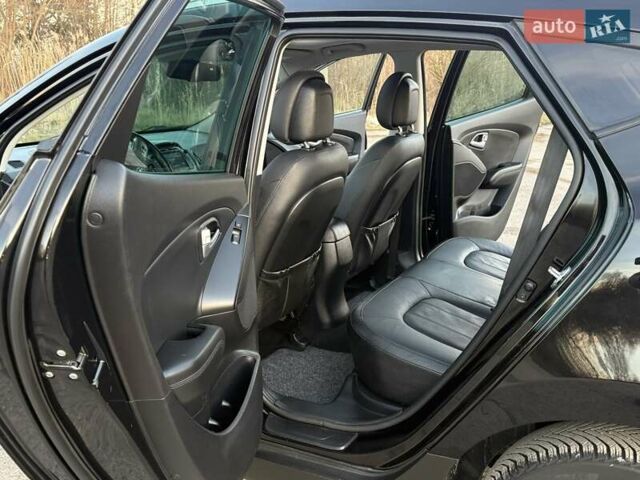 Черный Хендай их35, объемом двигателя 2 л и пробегом 182 тыс. км за 14650 $, фото 60 на Automoto.ua