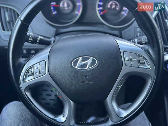Черный Хендай их35, объемом двигателя 2 л и пробегом 237 тыс. км за 15150 $, фото 25 на Automoto.ua