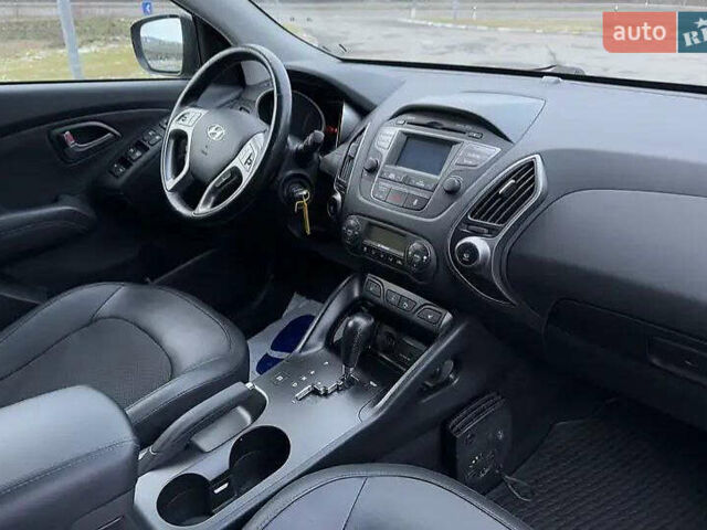 Черный Хендай их35, объемом двигателя 2 л и пробегом 246 тыс. км за 15300 $, фото 12 на Automoto.ua