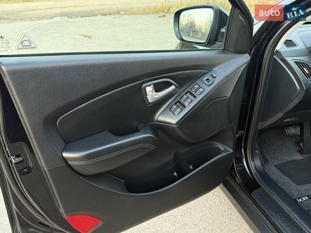 Черный Хендай их35, объемом двигателя 2 л и пробегом 182 тыс. км за 14650 $, фото 64 на Automoto.ua