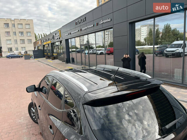 Черный Хендай их35, объемом двигателя 2 л и пробегом 246 тыс. км за 15300 $, фото 6 на Automoto.ua