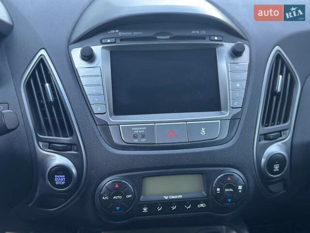 Черный Хендай их35, объемом двигателя 2 л и пробегом 237 тыс. км за 15150 $, фото 22 на Automoto.ua