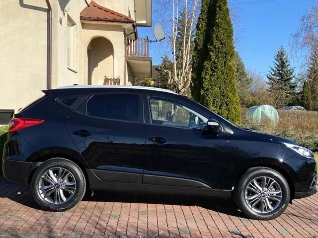 Черный Хендай их35, объемом двигателя 1.7 л и пробегом 189 тыс. км за 8900 $, фото 4 на Automoto.ua