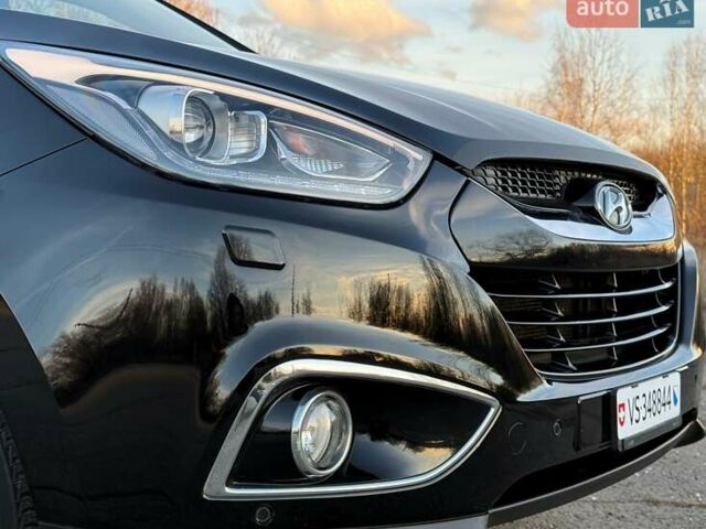 Черный Хендай их35, объемом двигателя 2 л и пробегом 182 тыс. км за 14650 $, фото 2 на Automoto.ua