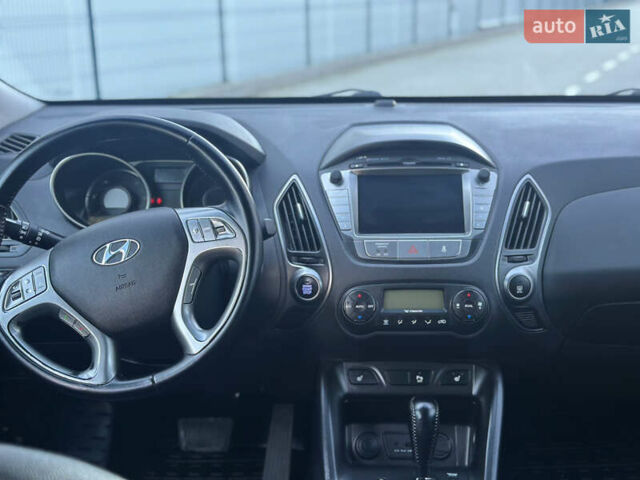 Черный Хендай их35, объемом двигателя 2 л и пробегом 237 тыс. км за 15150 $, фото 26 на Automoto.ua