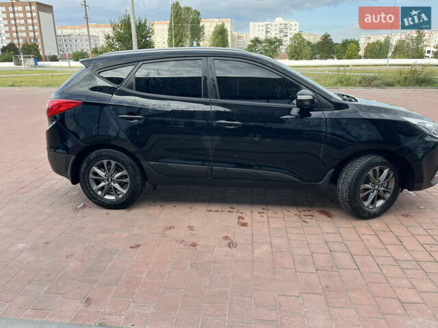 Черный Хендай их35, объемом двигателя 2 л и пробегом 246 тыс. км за 15300 $, фото 3 на Automoto.ua