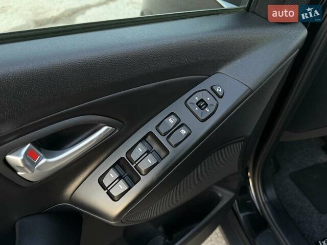 Черный Хендай их35, объемом двигателя 2 л и пробегом 182 тыс. км за 14650 $, фото 65 на Automoto.ua