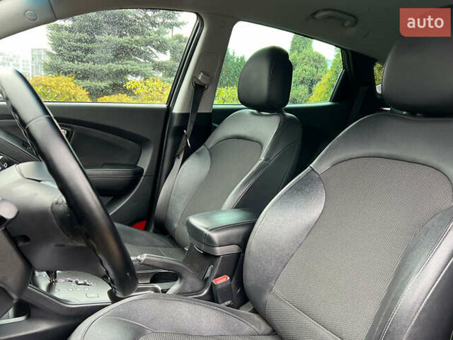 Чорний Хендай іх35, об'ємом двигуна 2 л та пробігом 238 тис. км за 15650 $, фото 8 на Automoto.ua