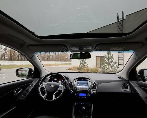 Черный Хендай их35, объемом двигателя 2 л и пробегом 237 тыс. км за 15600 $, фото 19 на Automoto.ua