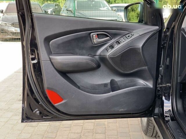 Черный Хендай их35, объемом двигателя 2 л и пробегом 214 тыс. км за 14999 $, фото 24 на Automoto.ua