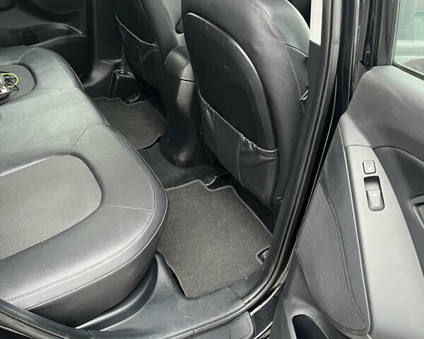 Черный Хендай их35, объемом двигателя 1.69 л и пробегом 167 тыс. км за 13200 $, фото 10 на Automoto.ua