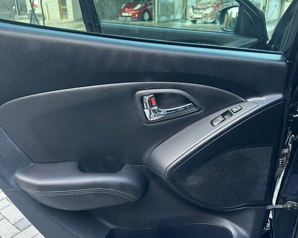 Чорний Хендай іх35, об'ємом двигуна 2 л та пробігом 230 тис. км за 13400 $, фото 38 на Automoto.ua