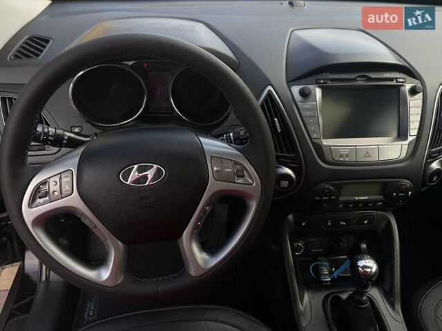 Черный Хендай их35, объемом двигателя 2 л и пробегом 227 тыс. км за 14200 $, фото 77 на Automoto.ua