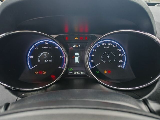 Черный Хендай их35, объемом двигателя 2 л и пробегом 203 тыс. км за 13750 $, фото 15 на Automoto.ua