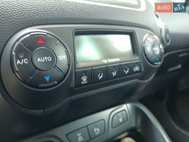 Хендай их35 2014 в Луцке на Automoto.ua Черный Хендай их35, объемом двигателя 2 л и пробегом 208 тыс. км за 15350 $, фото 47 на Automoto.ua