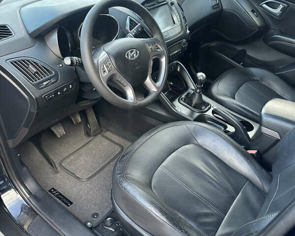 Чорний Хендай іх35, об'ємом двигуна 2 л та пробігом 230 тис. км за 13400 $, фото 49 на Automoto.ua