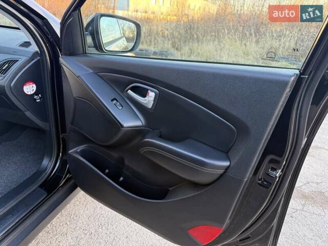 Черный Хендай их35, объемом двигателя 2 л и пробегом 182 тыс. км за 14650 $, фото 36 на Automoto.ua