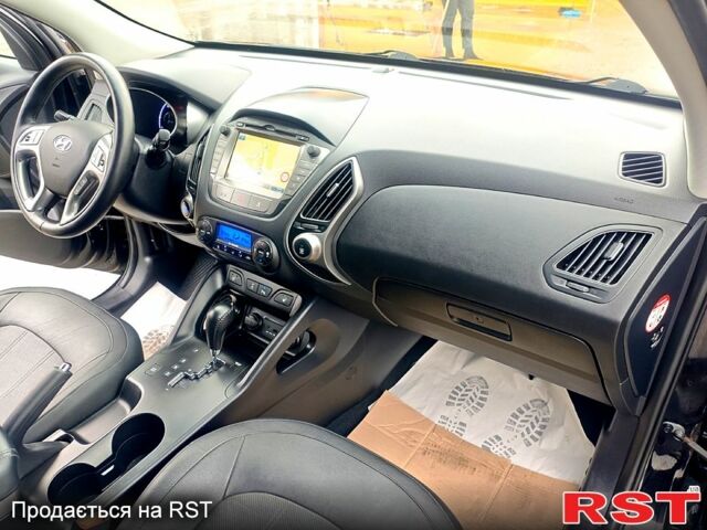 Чорний Хендай іх35, об'ємом двигуна 2 л та пробігом 203 тис. км за 13500 $, фото 1 на Automoto.ua