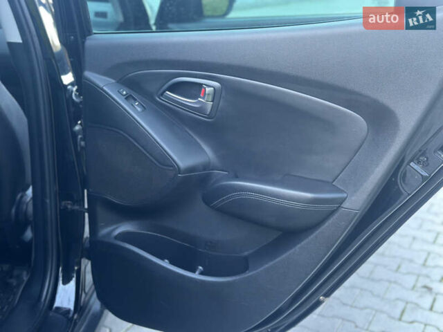 Черный Хендай их35, объемом двигателя 2 л и пробегом 237 тыс. км за 15150 $, фото 16 на Automoto.ua