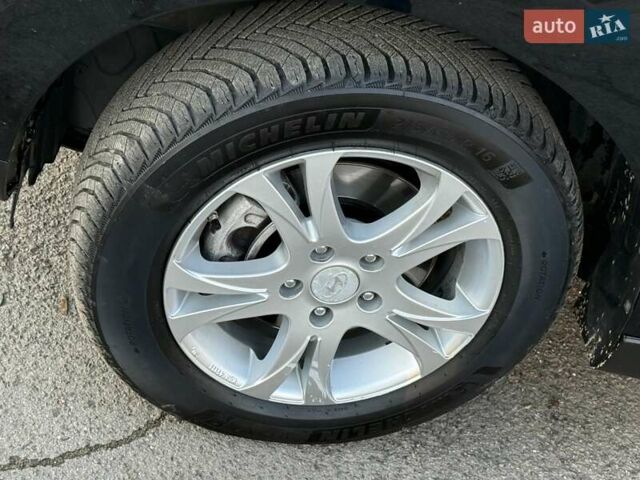Черный Хендай их35, объемом двигателя 2 л и пробегом 182 тыс. км за 14650 $, фото 8 на Automoto.ua