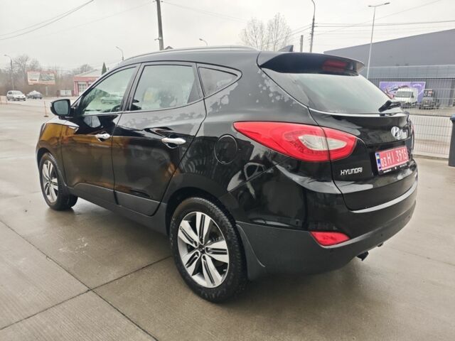 Черный Хендай их35, объемом двигателя 2 л и пробегом 203 тыс. км за 13750 $, фото 2 на Automoto.ua