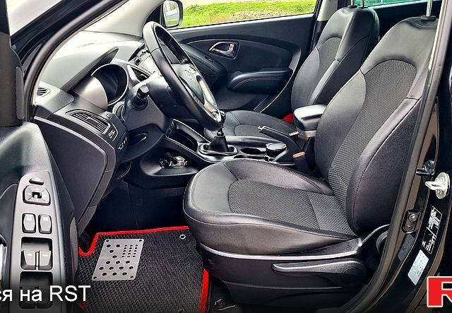 Чорний Хендай іх35, об'ємом двигуна 2 л та пробігом 169 тис. км за 14300 $, фото 12 на Automoto.ua