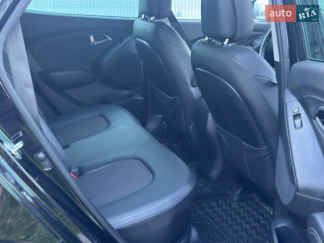 Черный Хендай их35, объемом двигателя 2 л и пробегом 237 тыс. км за 15150 $, фото 15 на Automoto.ua