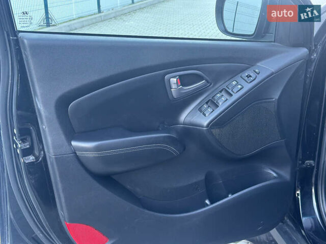 Черный Хендай их35, объемом двигателя 2 л и пробегом 237 тыс. км за 15150 $, фото 19 на Automoto.ua