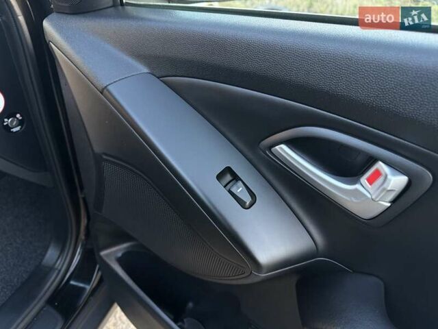 Черный Хендай их35, объемом двигателя 2 л и пробегом 182 тыс. км за 14650 $, фото 37 на Automoto.ua