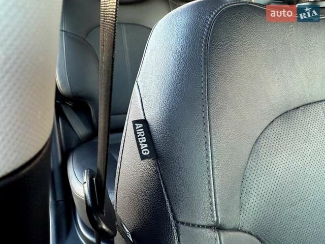 Черный Хендай их35, объемом двигателя 2 л и пробегом 182 тыс. км за 14650 $, фото 39 на Automoto.ua