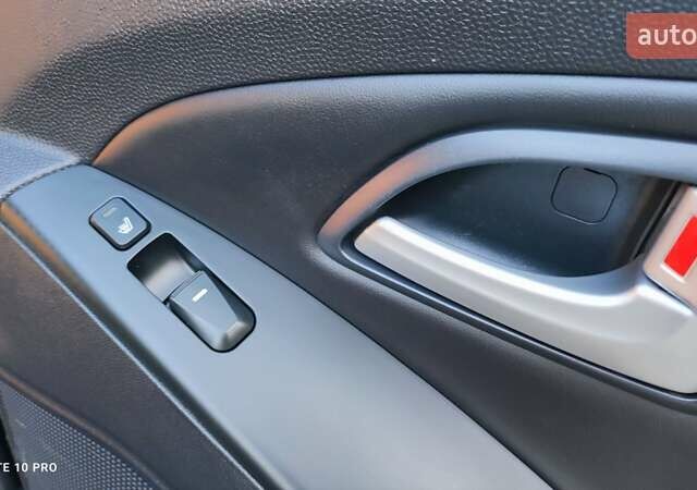 Чорний Хендай іх35, об'ємом двигуна 2 л та пробігом 203 тис. км за 13750 $, фото 25 на Automoto.ua