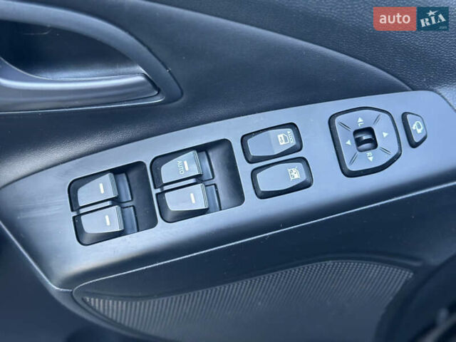 Черный Хендай их35, объемом двигателя 2 л и пробегом 237 тыс. км за 15150 $, фото 20 на Automoto.ua