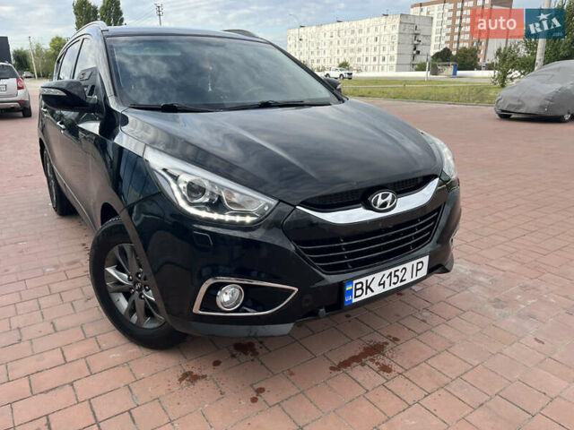 Черный Хендай их35, объемом двигателя 2 л и пробегом 246 тыс. км за 15300 $, фото 2 на Automoto.ua