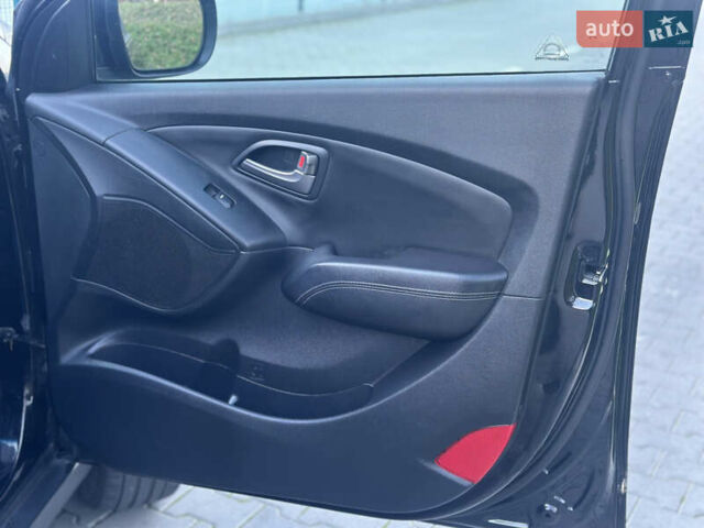 Черный Хендай их35, объемом двигателя 2 л и пробегом 237 тыс. км за 15150 $, фото 14 на Automoto.ua