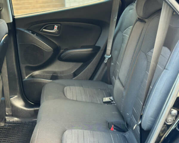 Черный Хендай их35, объемом двигателя 2 л и пробегом 96 тыс. км за 11950 $, фото 48 на Automoto.ua