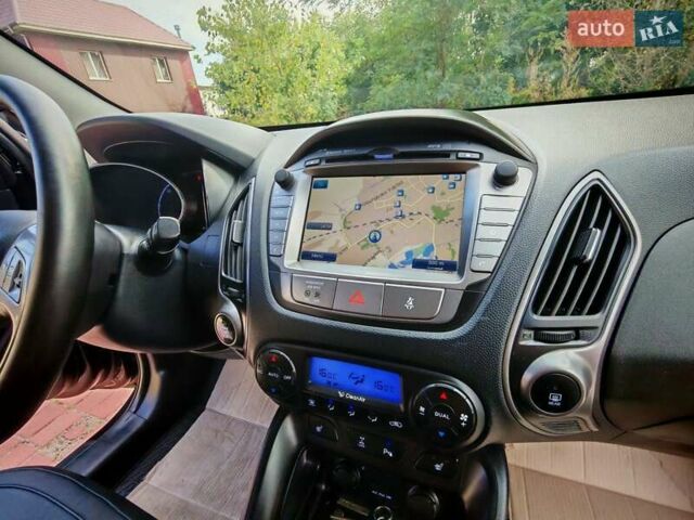 Чорний Хендай іх35, об'ємом двигуна 2 л та пробігом 193 тис. км за 14250 $, фото 16 на Automoto.ua
