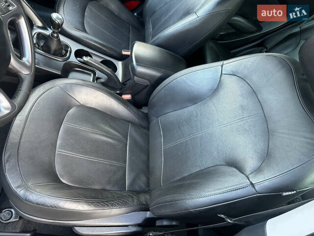 Чорний Хендай іх35, об'ємом двигуна 2 л та пробігом 230 тис. км за 13400 $, фото 51 на Automoto.ua