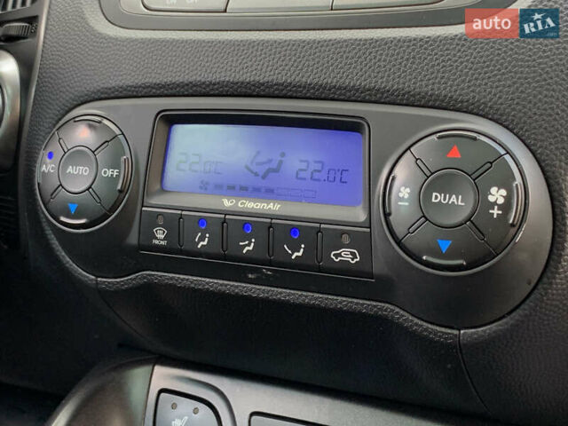 Черный Хендай их35, объемом двигателя 2 л и пробегом 214 тыс. км за 14999 $, фото 44 на Automoto.ua