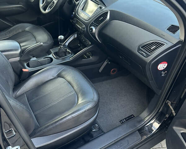 Чорний Хендай іх35, об'ємом двигуна 2 л та пробігом 230 тис. км за 13400 $, фото 63 на Automoto.ua